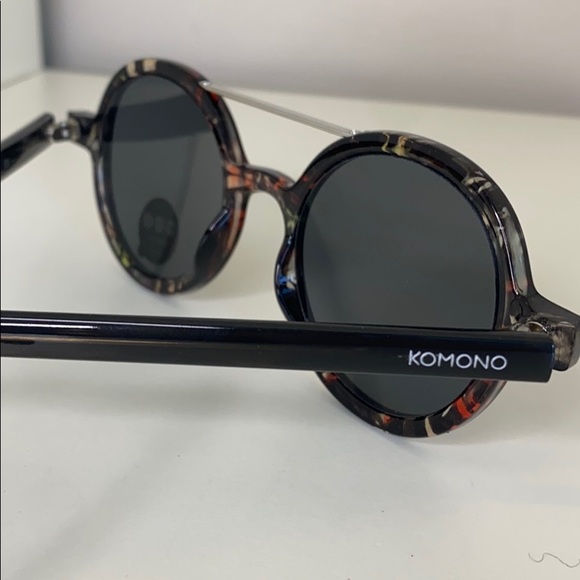 COPY - Komono Vivien Fern New Sunglasses floral round frame.
No case. main image 6